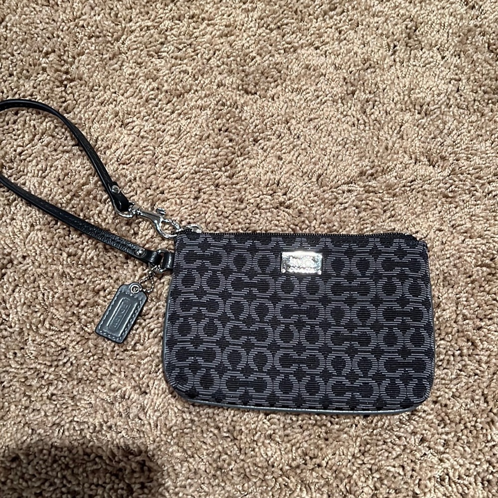 Like new perfect condition Coach wristlet
